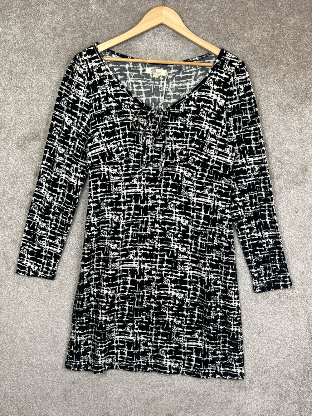 Aryeh Dress Womens Large Black White Long Sleeve Stretch Knee Length Knit- 4875